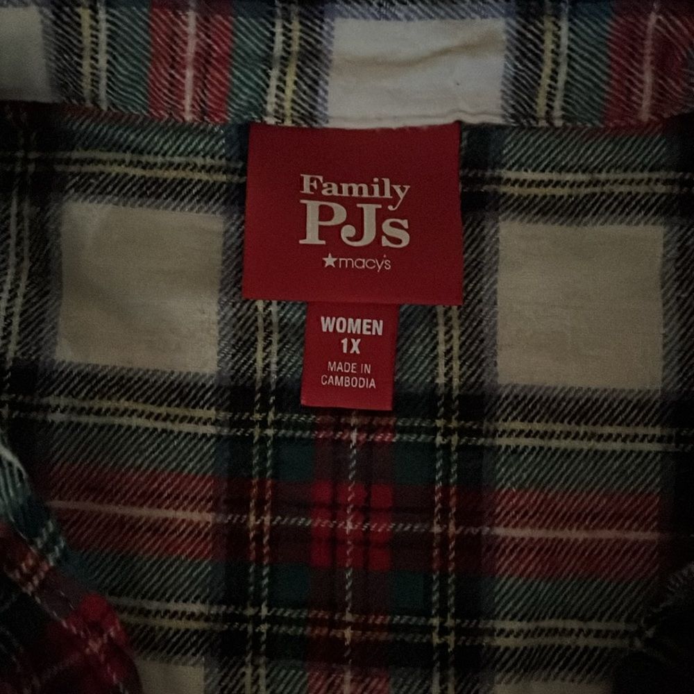 Macy’s Holiday PJ Set - Picture 4 of 6